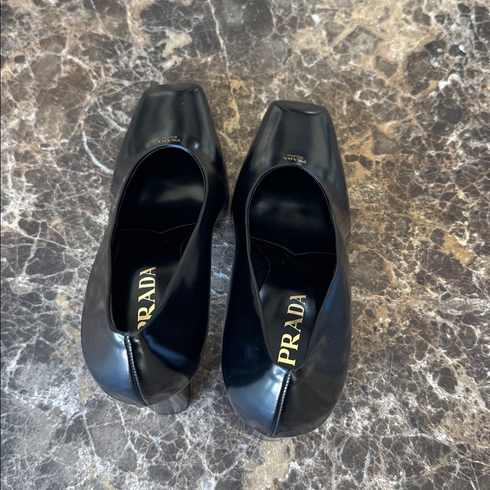 Prada black classic logo pumps modellerie gold logo sz 38.5 - Picture 6 of 10